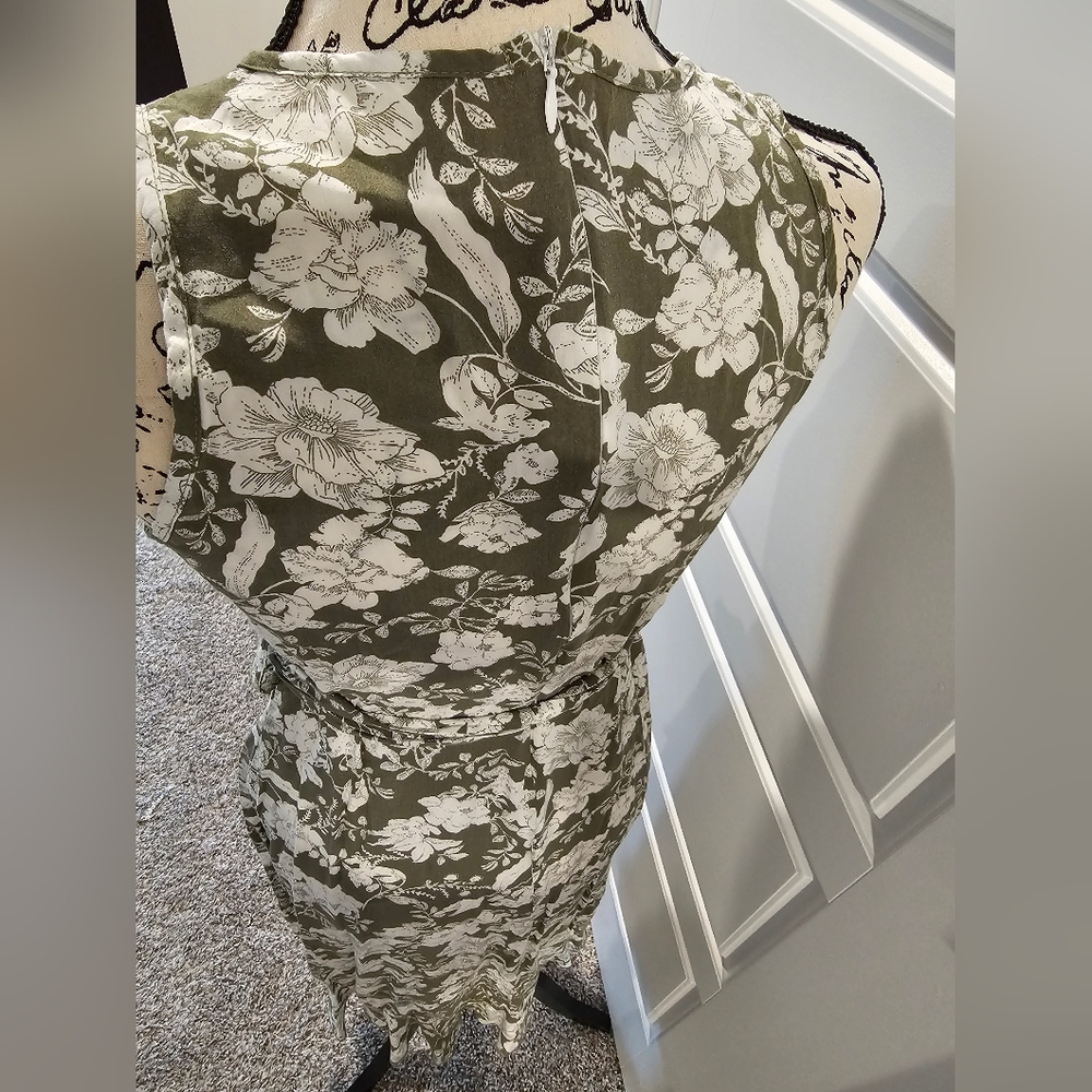 Floral Ruffle Dress - Picture 4 of 5